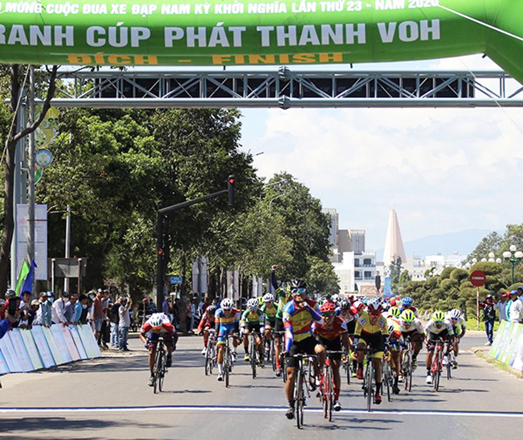 ĐỘI ĐUA XE ĐẠP ĐỒNG THÁP GIÀNH NHIỀU THÀNH TÍCH CAO TẠI GIẢI XE ĐẠP NAM KỲ KHỞI NGHĨA TRANH CÚP PHÁT THANH VOH LẦN THỨ 23 NĂM 2020