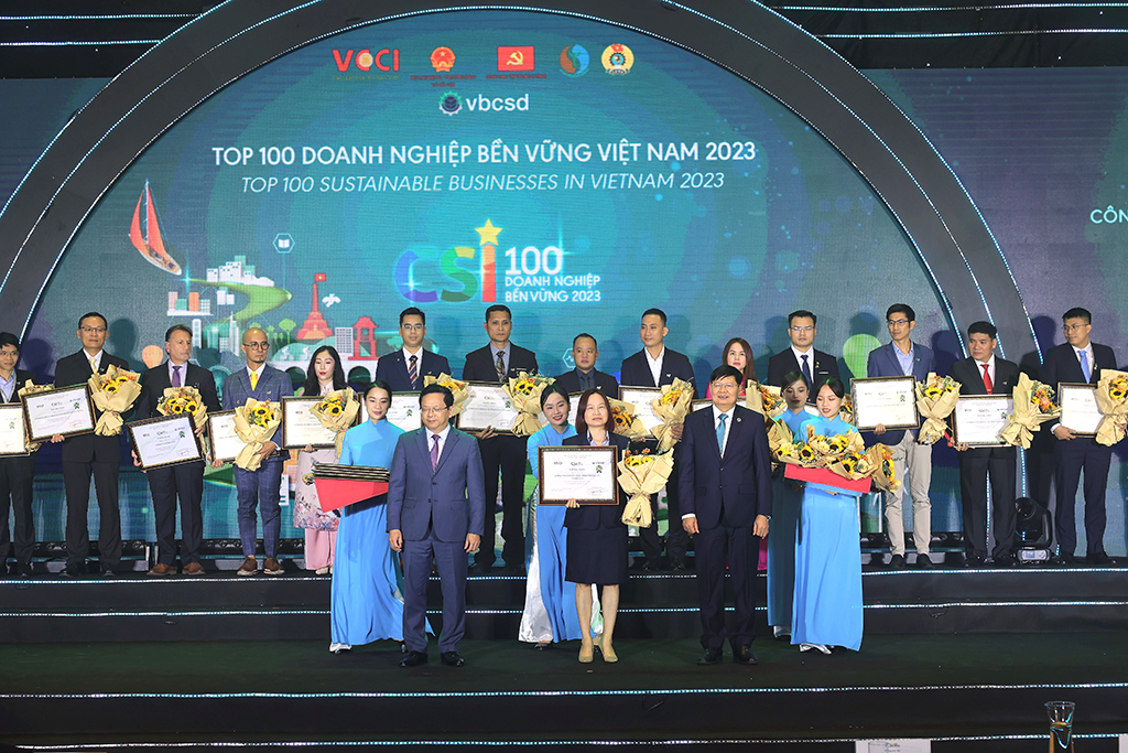 DOMESCO – TOP 100 DOANH NGHIỆP PHÁT TRIỂN BỀN VỮNG VIỆT NAM NĂM 2023